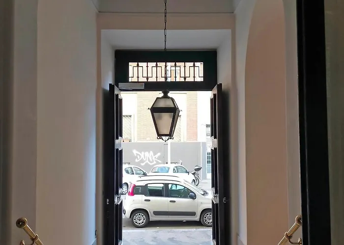 Appartamento Casa Giuliana -2 Baths, 3 Big Bedrooms With 9 Sleeps, Bed-free Living With 2 Sofas, Efficient Kitchen -family Friendly -2nd Floor Elevator Mansion In Umbertino Style -600 Meters From Vatican & Ottaviano Metro -secure, Quiet, Wealthy, Accessible *