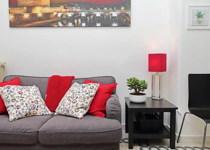 Casa Giuliana -2 Baths, 3 Big Bedrooms With 9 Sleeps, Bed-free Living With 2 Sofas, Efficient Kitchen -family Friendly -2nd Floor Elevator Mansion In Umbertino Style -600 Meters From Vatican & Ottaviano Metro -secure, Quiet, Wealthy, Accessible Roma