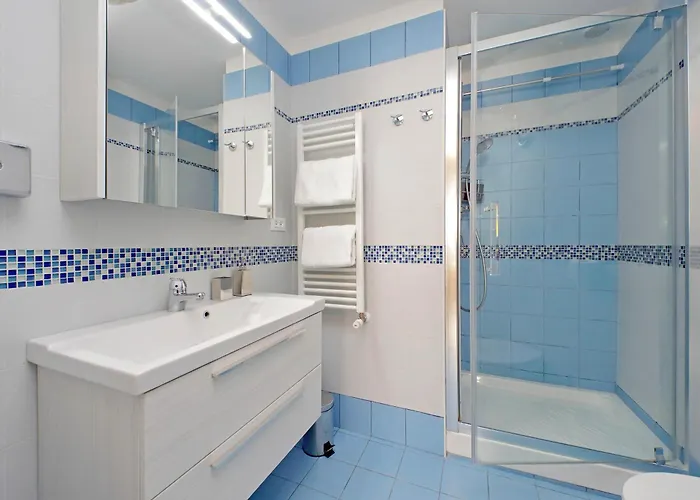 Casa Giuliana -2 Baths, 3 Big Bedrooms With 9 Sleeps, Bed-free Living With 2 Sofas, Efficient Kitchen -family Friendly -2nd Floor Elevator Mansion In Umbertino Style -600 Meters From Vatican & Ottaviano Metro -secure, Quiet, Wealthy, Accessible Roma