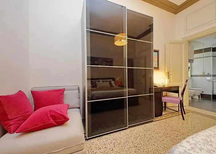 Casa Giuliana -2 Baths, 3 Big Bedrooms With 9 Sleeps, Bed-free Living With 2 Sofas, Efficient Kitchen -family Friendly -2nd Floor Elevator Mansion In Umbertino Style -600 Meters From Vatican & Ottaviano Metro -secure, Quiet, Wealthy, Accessible