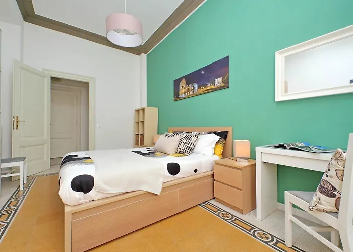 Casa Giuliana -2 Baths, 3 Big Bedrooms With 9 Sleeps, Bed-free Living With 2 Sofas, Efficient Kitchen -family Friendly -2nd Floor Elevator Mansion In Umbertino Style -600 Meters From Vatican & Ottaviano Metro -secure, Quiet, Wealthy, Accessible * Roma