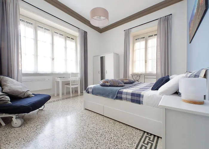 Casa Giuliana -2 Baths, 3 Big Bedrooms With 9 Sleeps, Bed-free Living With 2 Sofas, Efficient Kitchen -family Friendly -2nd Floor Elevator Mansion In Umbertino Style -600 Meters From Vatican & Ottaviano Metro -secure, Quiet, Wealthy, Accessible
