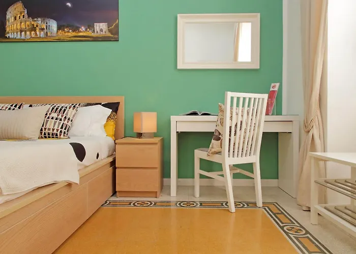 Appartamento Casa Giuliana -2 Baths, 3 Big Bedrooms With 9 Sleeps, Bed-free Living With 2 Sofas, Efficient Kitchen -family Friendly -2nd Floor Elevator Mansion In Umbertino Style -600 Meters From Vatican & Ottaviano Metro -secure, Quiet, Wealthy, Accessible