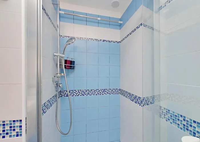 Appartamento Casa Giuliana -2 Baths, 3 Big Bedrooms With 9 Sleeps, Bed-free Living With 2 Sofas, Efficient Kitchen -family Friendly -2nd Floor Elevator Mansion In Umbertino Style -600 Meters From Vatican & Ottaviano Metro -secure, Quiet, Wealthy, Accessible Roma