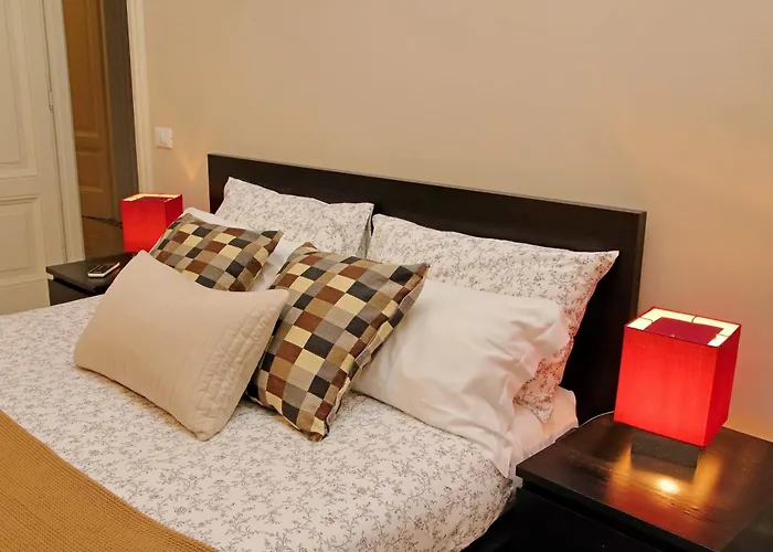 Casa Giuliana -2 Baths, 3 Big Bedrooms With 9 Sleeps, Bed-free Living With 2 Sofas, Efficient Kitchen -family Friendly -2nd Floor Elevator Mansion In Umbertino Style -600 Meters From Vatican & Ottaviano Metro -secure, Quiet, Wealthy, Accessible * Roma