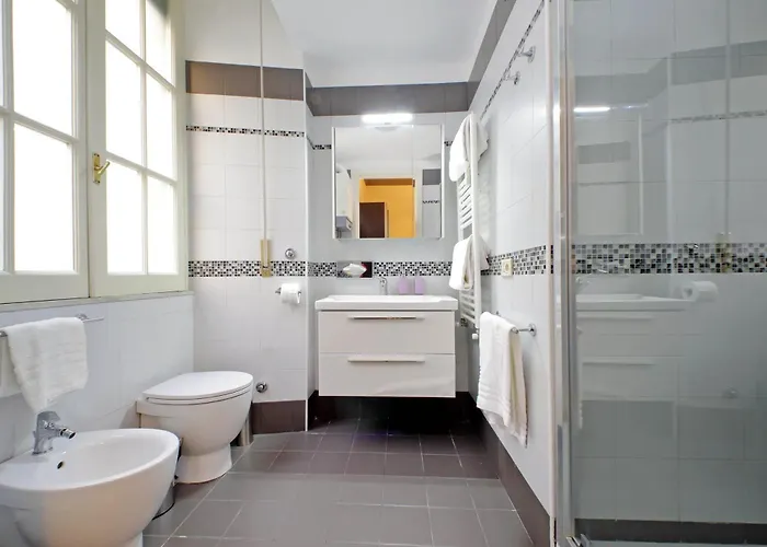 Casa Giuliana -2 Baths, 3 Big Bedrooms With 9 Sleeps, Bed-free Living With 2 Sofas, Efficient Kitchen -family Friendly -2nd Floor Elevator Mansion In Umbertino Style -600 Meters From Vatican & Ottaviano Metro -secure, Quiet, Wealthy, Accessible *